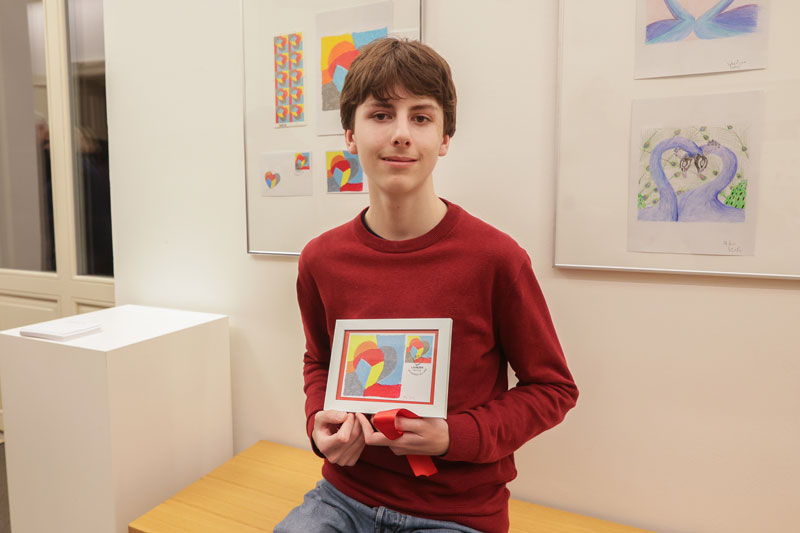 13-letni avtor oblikovalske rešitve nove ljubezenske poštne znamke, Niko Štefe